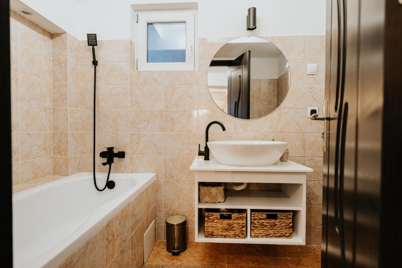 אודורהיו סקוייסק Doux Apartman מראה חיצוני תמונה